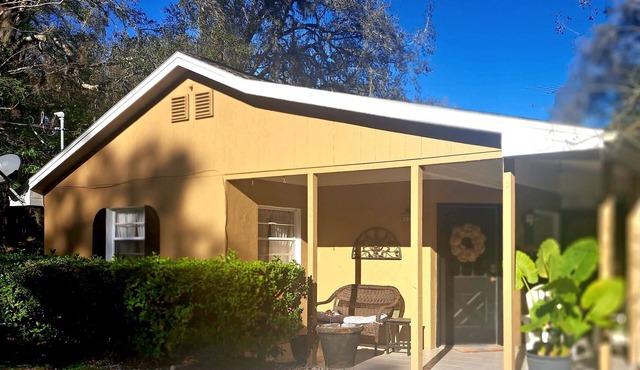 Peaceful 2.5 acres setting in horse country - sit back and relax