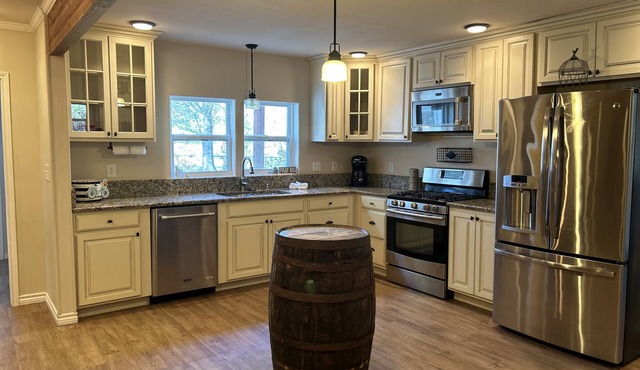 Peaceful 2 Acre Farmhouse property in Texarkana