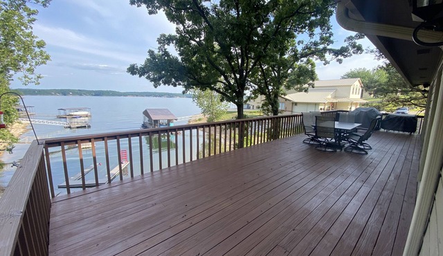 Peaceful 2 acre Lakefront Home in Duck Creek w/Boat Dock, Game Room w/Wet Bar