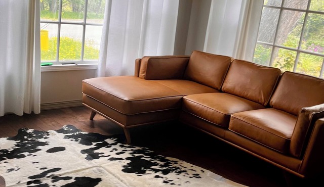 Peaceful 2 bed retreat on the river. Very close to hospitals and DT Spokane!