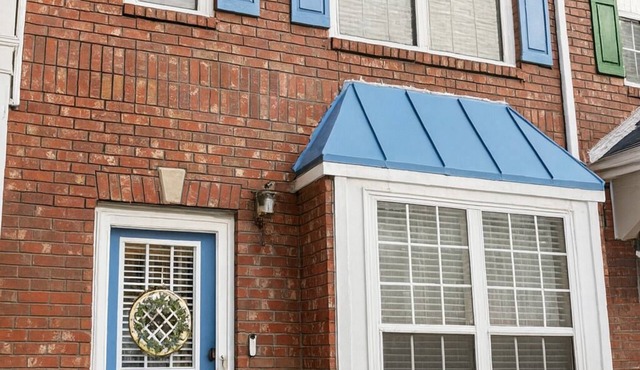 Peaceful 2-bedroom townhome with AC in Lawrenceville