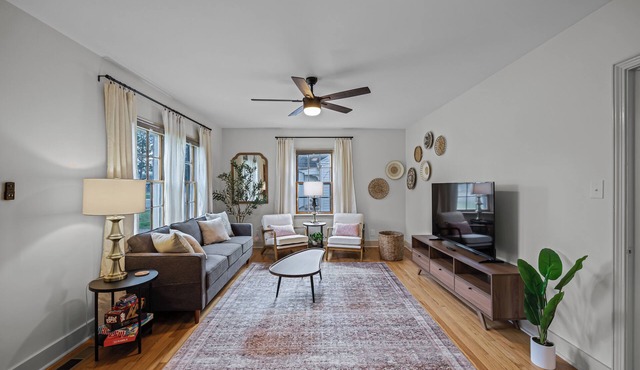 Peaceful 2 Bedroom, 1 bath ~ the Lana Landing ~