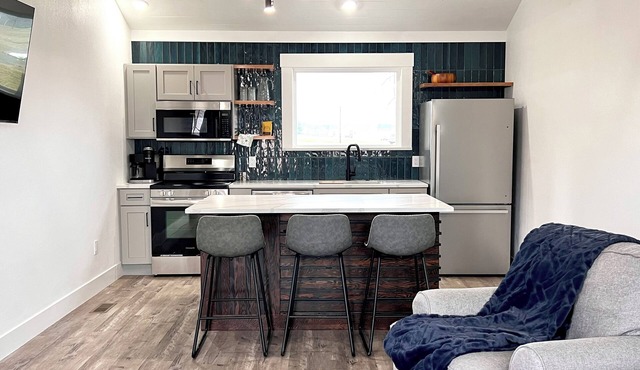Peaceful 2-bedroom 2 bath Duplex Unit A, in Chaffee Crossing Fort Smith WiFi, AC