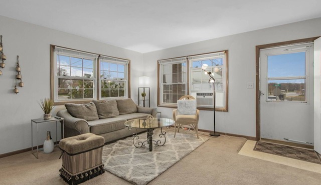 Peaceful 2-Bedroom Apartment - Close To It All!