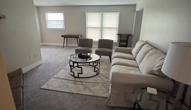 Peaceful 2-bedroom apartment with AC in quiet neighborhood