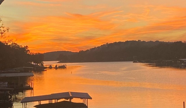 Peaceful 2 bedroom Condo with NO Cleaning Fees on the Lake of the Ozarks