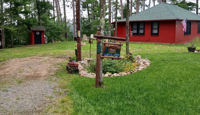Peaceful 2-bedroom cabin in Elcho on Lower Post Lake.