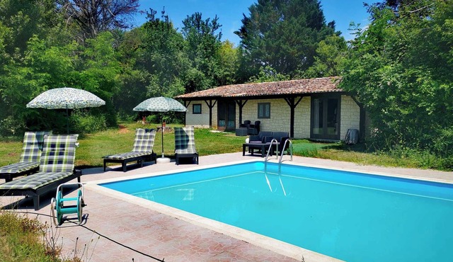 Peaceful 2 bedroom gite with Wifi in the countryside outside historic Bergerac