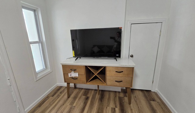 Peaceful 2-bedroom house with AC in charming Yonkers