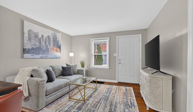 Peaceful 2-bedroom in the heart of Grandview!