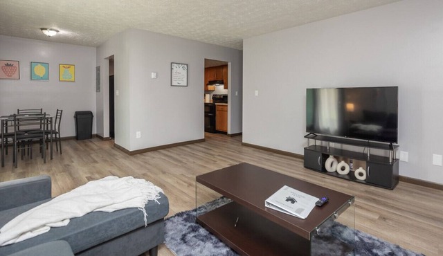 Peaceful 2-Bedroom Near Dayton