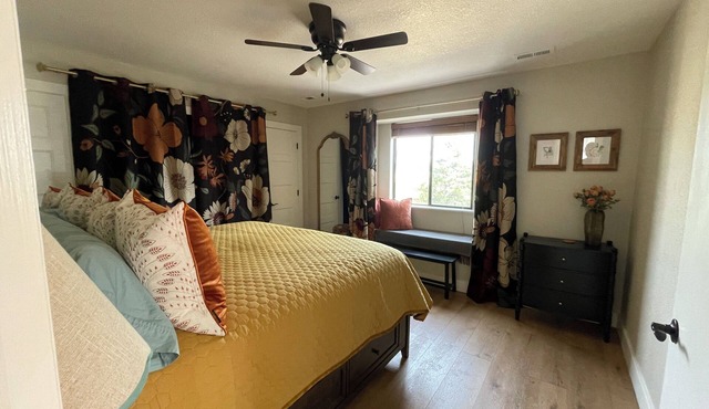 Peaceful 2-bedroom Pet-Friendly cabin in adorable Bailey for a cozy getaway