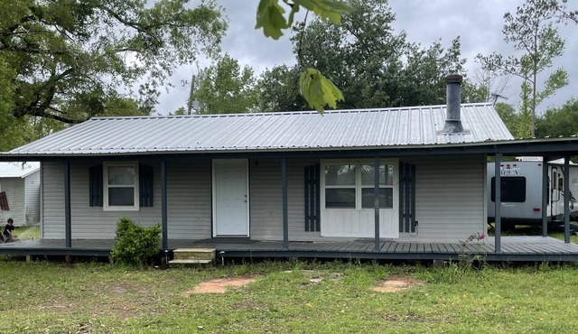 Peaceful 2 bedroom home with wildlife views.