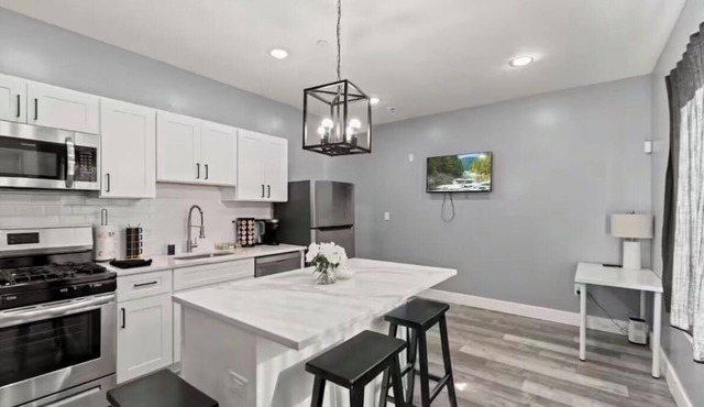 Peaceful 2-bedroom apartment with AC in vibrant Philadelphia
