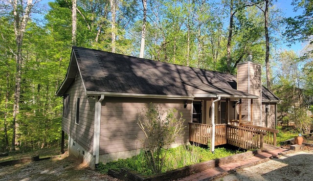 Peaceful 2-bedroom house on Lake Hartwell ^ 20 Miles to Clemson