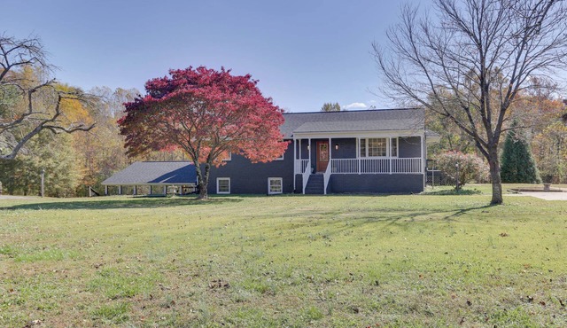 PEACEFUL 25 ACRE GETAWAY FOR FAMILY GATHERINGS