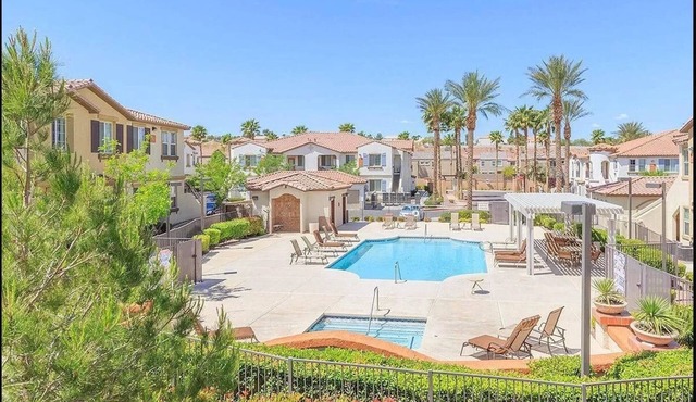 Peaceful 2bd2ba Oasis w/Pool/Hot tub in Gated Community Pet Friendly