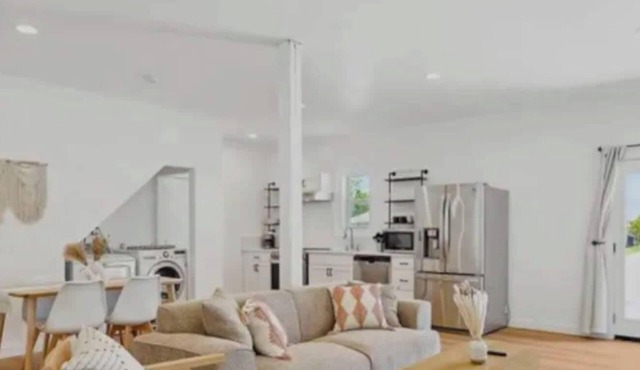 Peaceful 2BR 1B Guest House with Hot Tub
