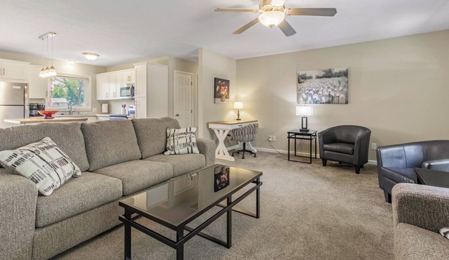 Peaceful 2br/1ba Home with Golf Course View