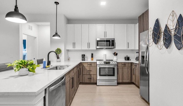 Peaceful 2BR by the Bay | Pool & Coastal Vibes