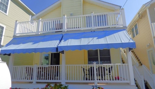 Peaceful 2nd-Floor Getaway, Quiet Central Location, Walk to Beach & Bay