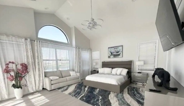 Peaceful 3/2 Wellington Lakeside Home