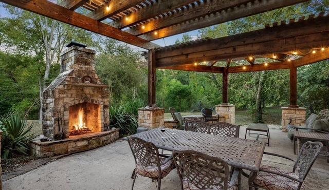 Peaceful 3 Acre Getaway - Creek Access, Fire Pit, Gazebo, Kayaks & Pet-Friendly!