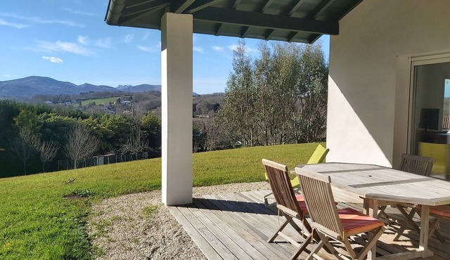 Peaceful 3* Apartment in Ascain with Garden and WIFI