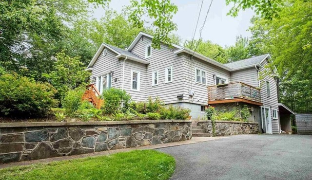 Peaceful 3-bdrm Getaway with beautiful propertynn