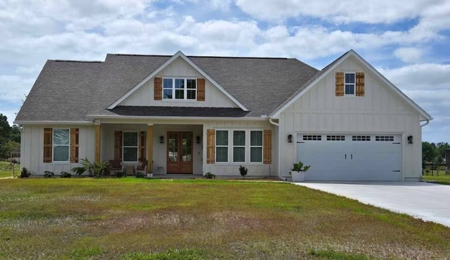 Peaceful 3-bed, 3 bath house with AC in charming Kingsland