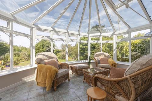 Peaceful 3-Bed Cottage in Eastington