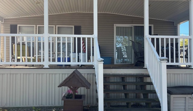 Peaceful 3-bedroom mobile home in charming Three Mile Bay