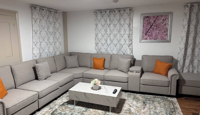 Peaceful 3-bedroom apartment with AC in charming Danvers