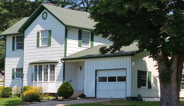 Peaceful 3-Bedroom Country Farmhouse Situated on 125 Acre Horse Farm