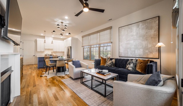 Peaceful 3-bedroom condo in charming downtown Rogers