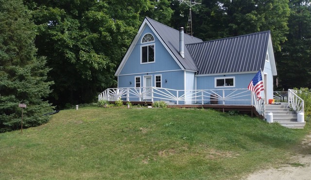 Peaceful 3-bedroom cottage in McMillan perfect location for all UP has to offer.