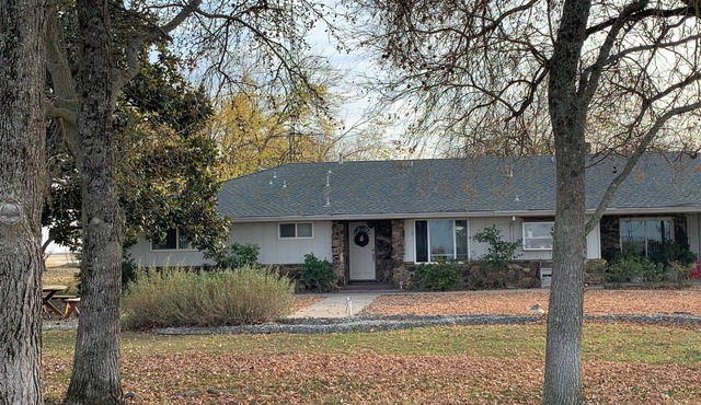 Peaceful 3-bedroom Country Ranch House near Oroville