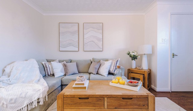 Peaceful 3 Bedroom Detached Home with ample parking, 7 mins to Chester