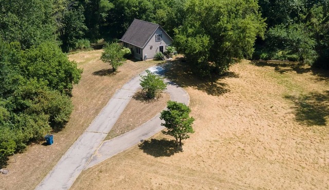 Peaceful 3-bedroom farm house with AC in charming near South Haven
