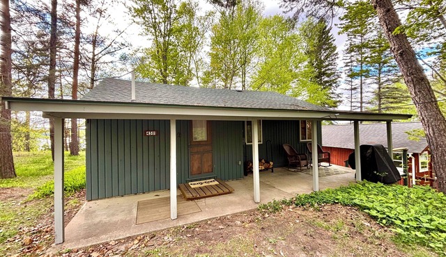 Peaceful 3-Bedroom Getaway on Loon Lake – Paddle, Hike, Unwind