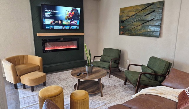 Peaceful 3-bedroom house with putting green in charming Lewisville