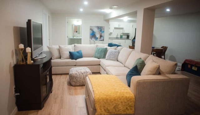 Peaceful 3 Bedroom Home w/ Hot Tub + Games Room