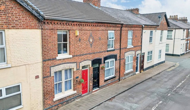 Peaceful 3-bedroom house in charming Chester for your getaway