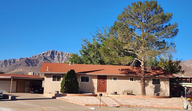 Peaceful 3-bedroom house with swim spa in welcoming El Paso