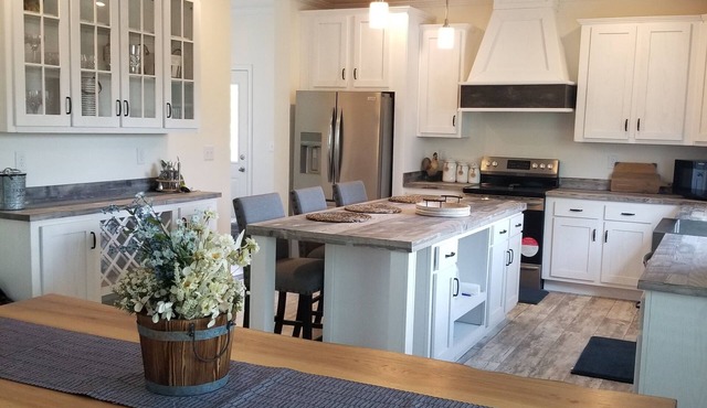 Peaceful 3-bedroom house with large dock on canal