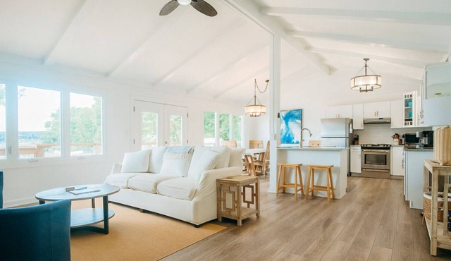Peaceful 3-bedroom lake house in Moneta perfect for relaxing family getaways.