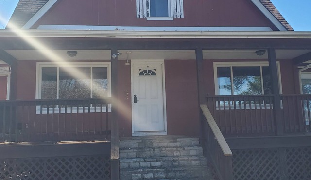 Peaceful 3-bedroom lodge that sleeps up to 10 on a private lake.