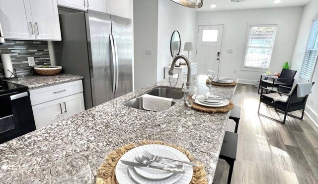 Peaceful 3 Bedroom Pensacola Get Away-2 mins from NAS Pensacola