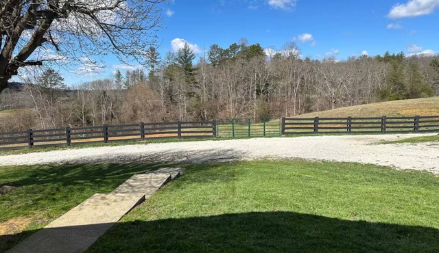 Peaceful 3-bedroom farmhouse near Ted River Gorge