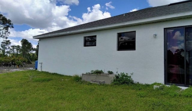 Peaceful 3-bedroom house in Lehigh Acres near RSW airport.
